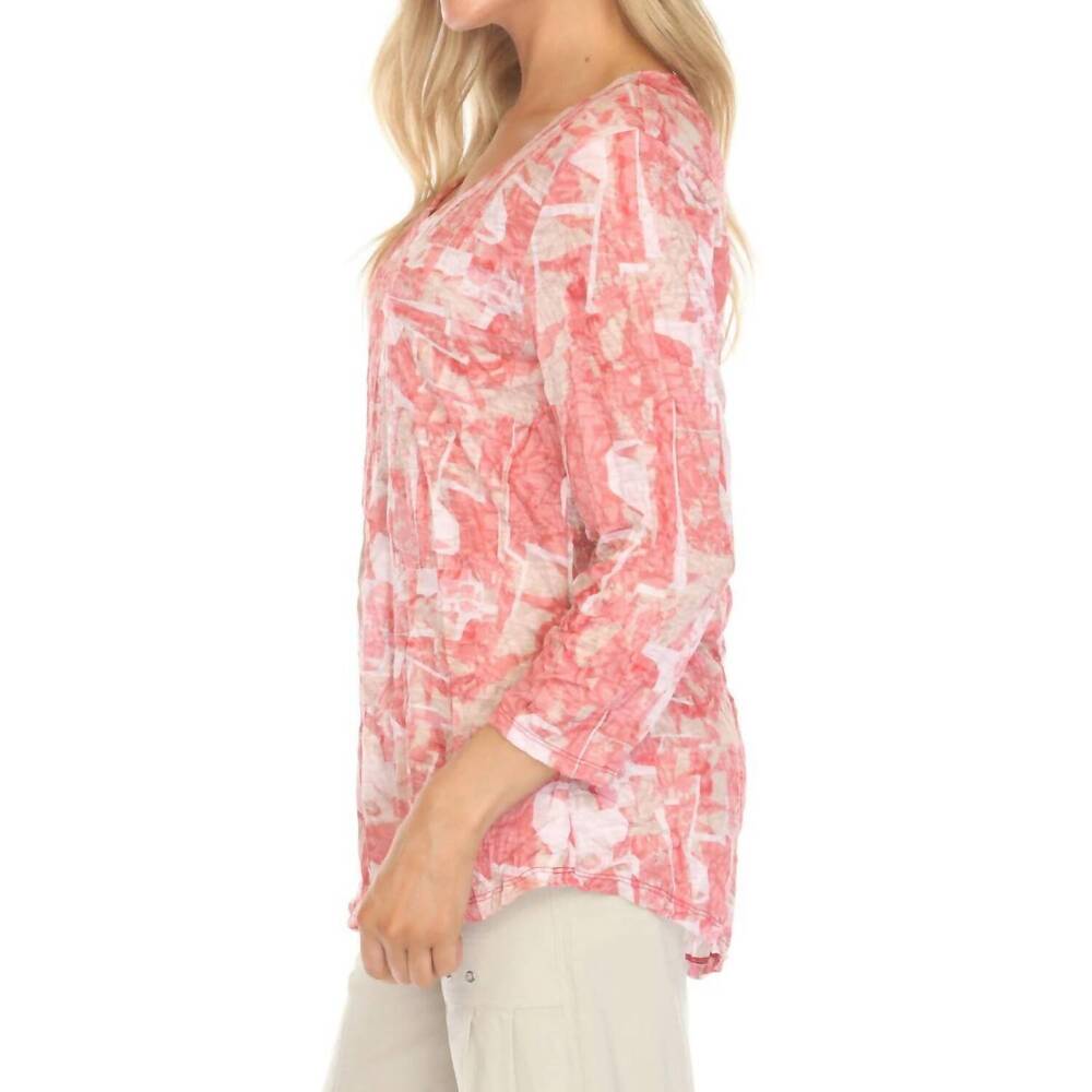 NEW CARINE 3/4 length sleeves v-neck top in coral mosaic - Picture 3 of 7